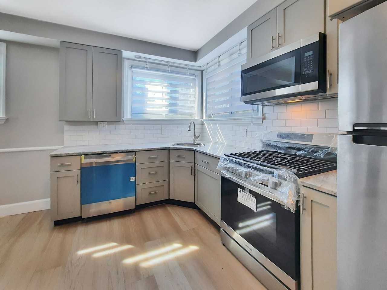 214 Sudbrook Ln - Photo 2 of 18