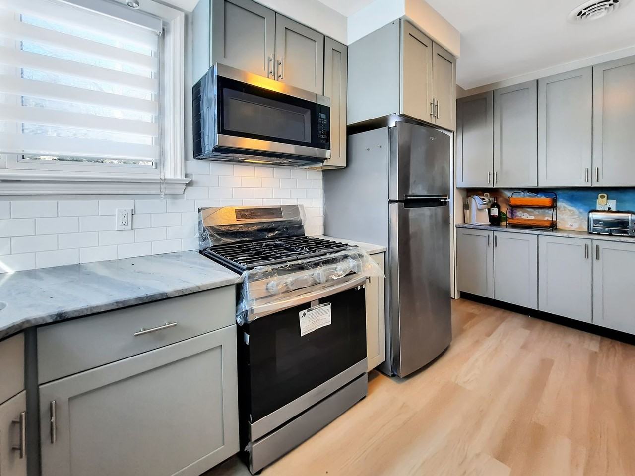 214 Sudbrook Ln - Photo 3 of 18