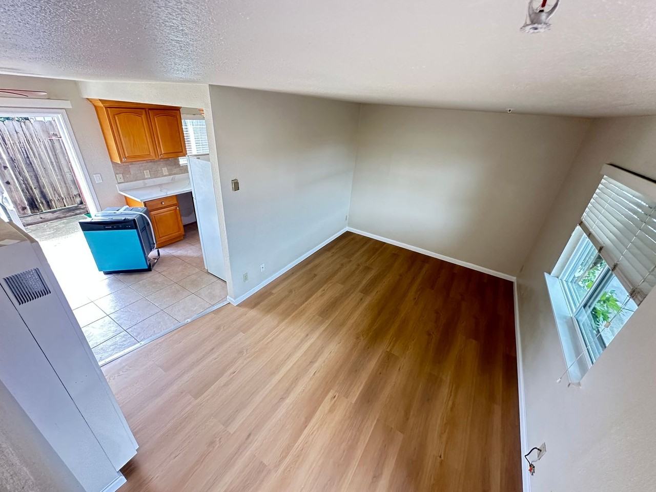 20439 Meekland Ave - Photo 4 of 31