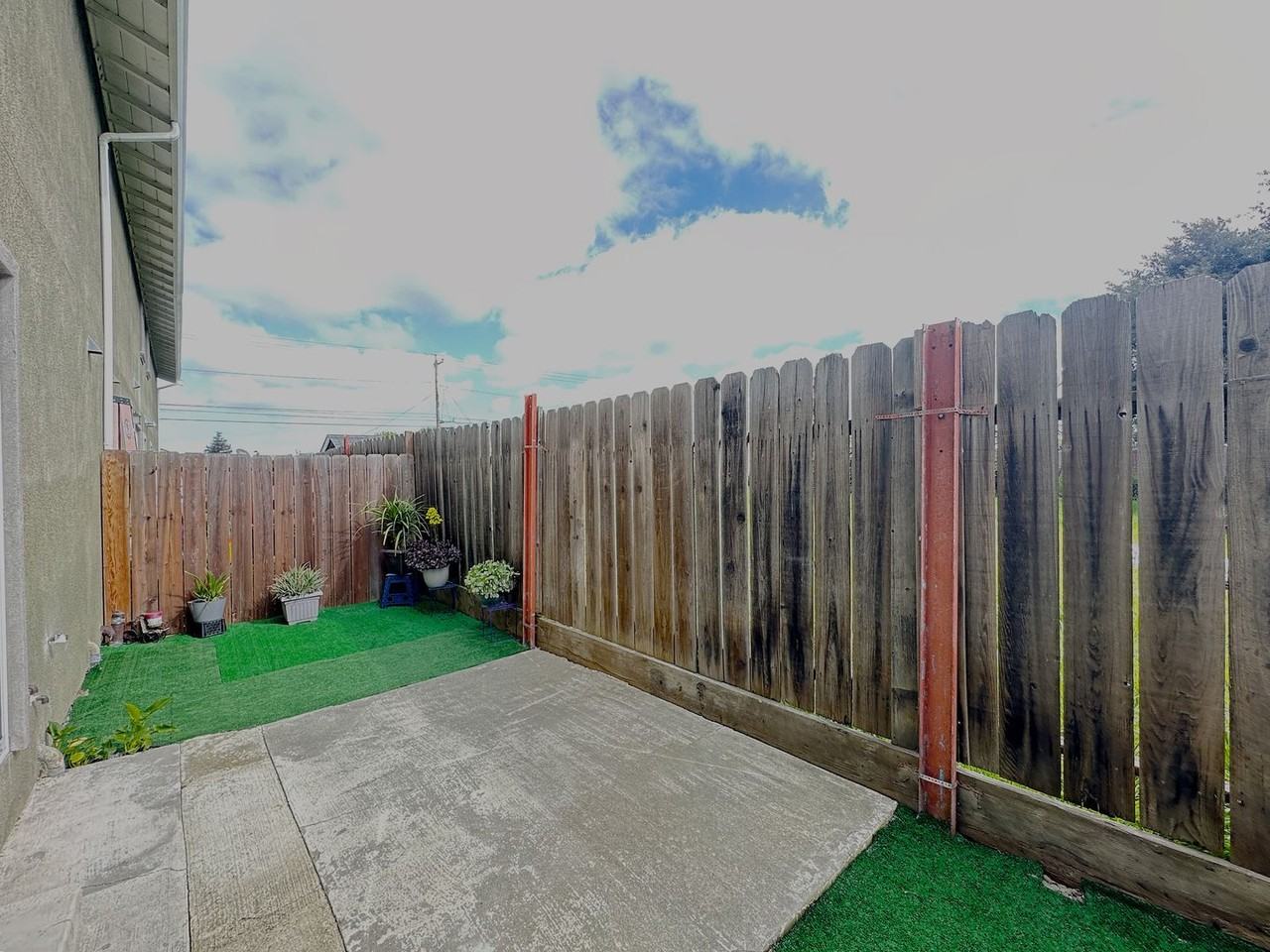 20439 Meekland Ave - Photo 6 of 31