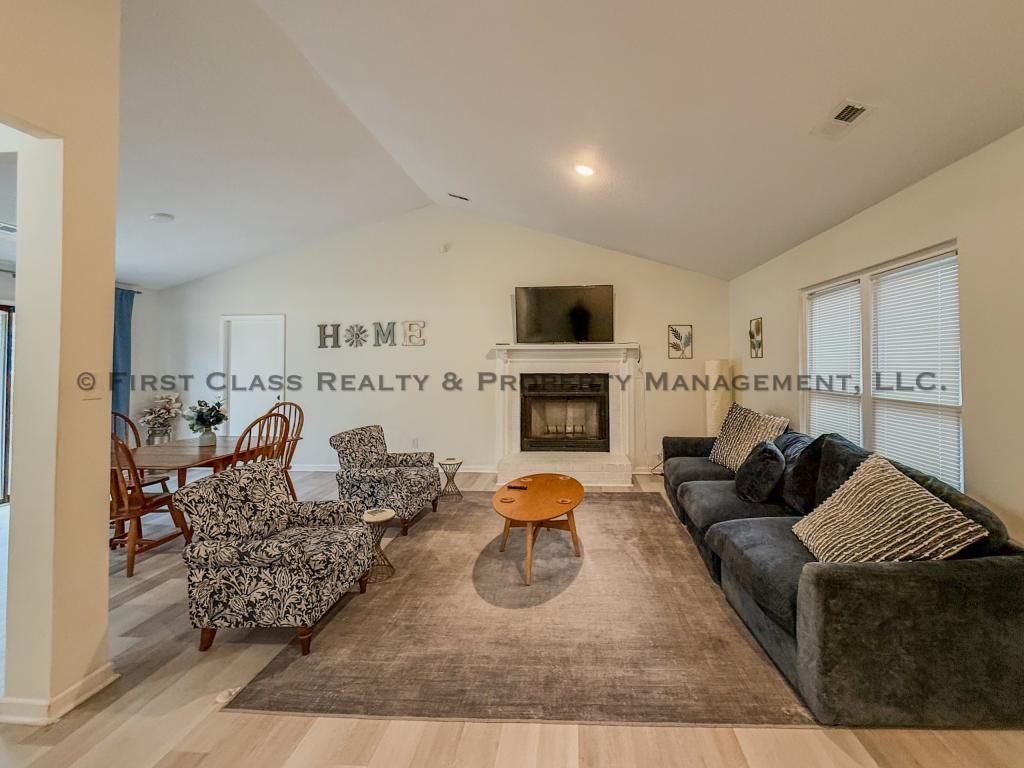 5819 Woodrock Ct - Photo 5 of 26