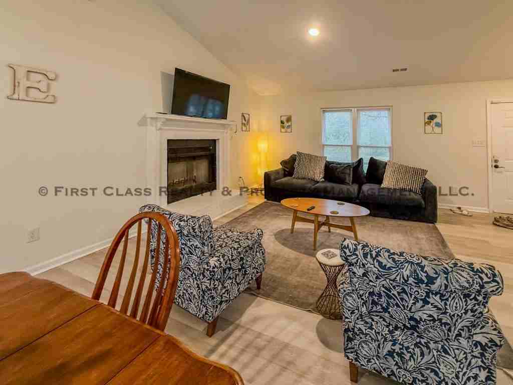 5819 Woodrock Ct - Photo 7 of 26