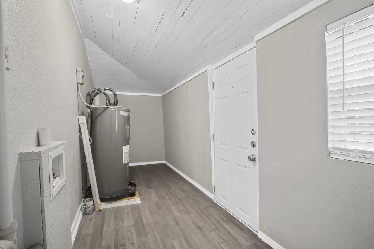 509 E Heron St - Photo 3 of 14