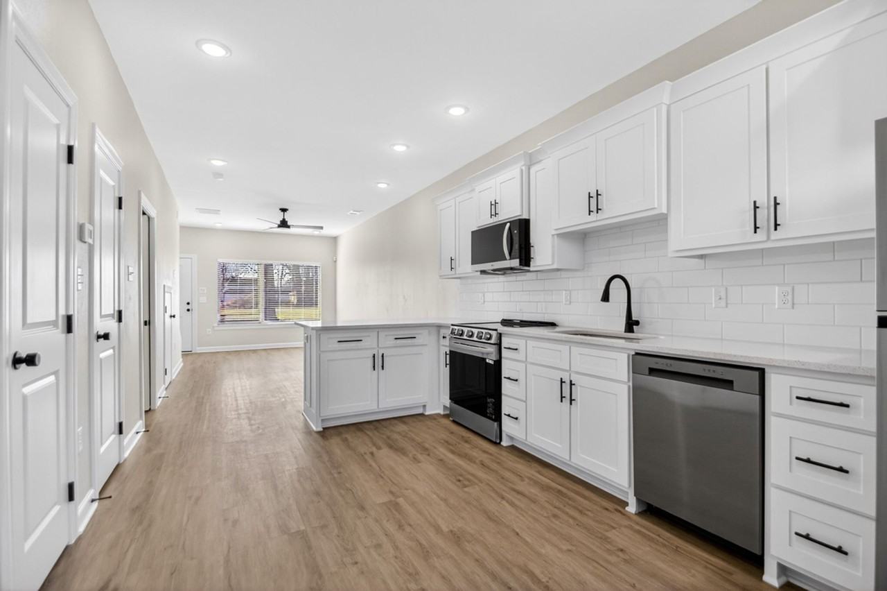 Leasing Now - Photo 4 of 23