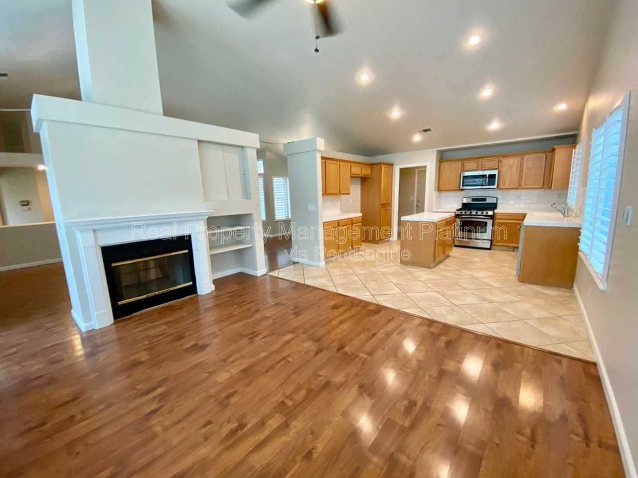 2601 Fremont Ave - Photo 5 of 19