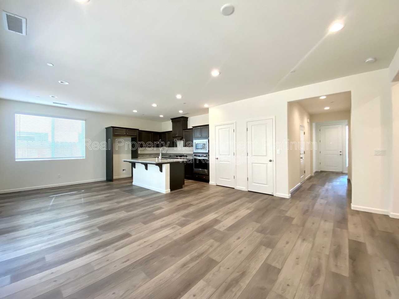 4137 Beverly Ave - Photo 2 of 38