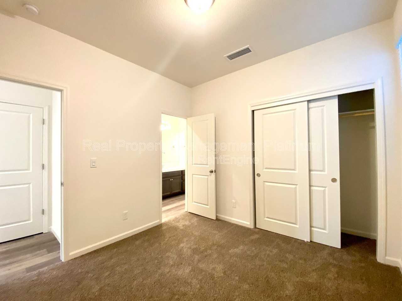 4137 Beverly Ave - Photo 7 of 38