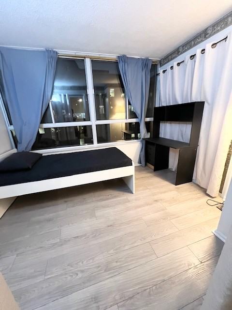 717 Bay Street - Photo 4 of 11