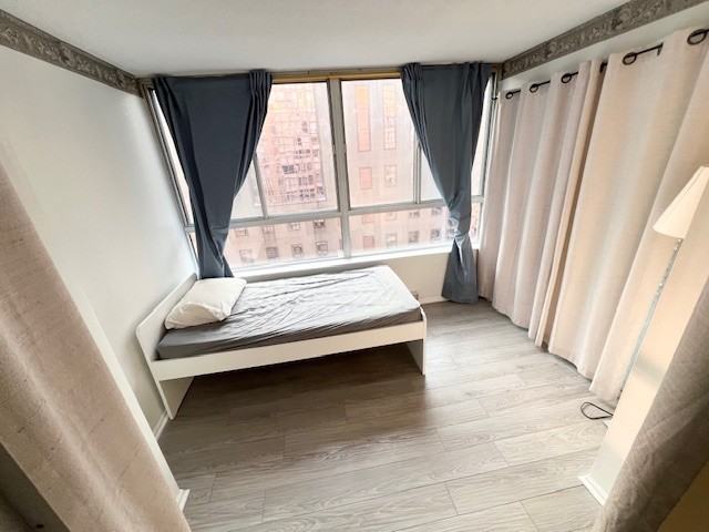 717 Bay Street - Photo 5 of 11