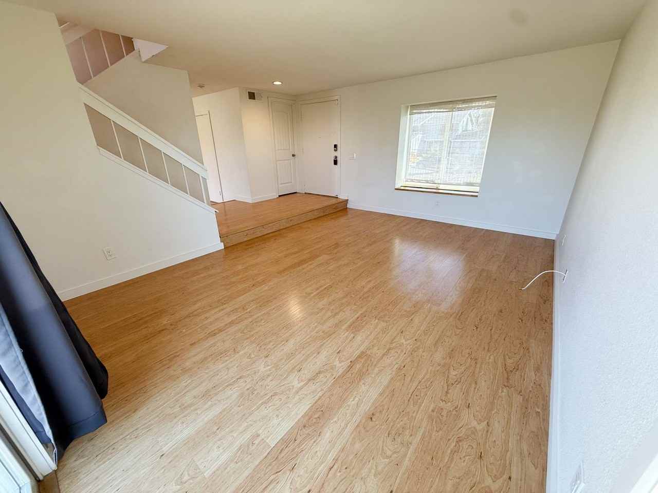 850 Leppert Ct - Photo 4 of 33