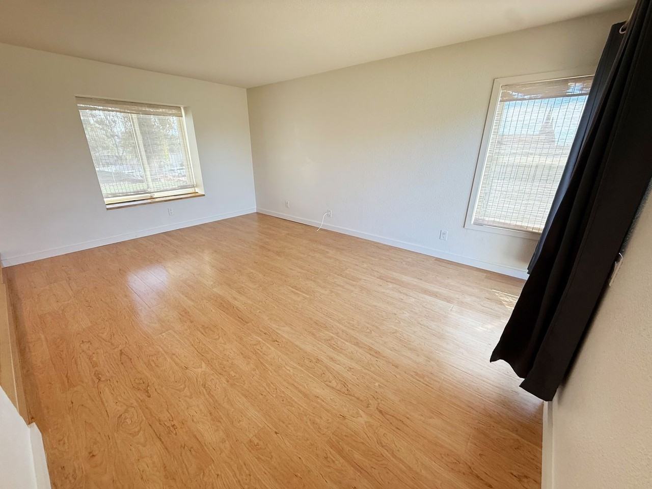 850 Leppert Ct - Photo 6 of 33