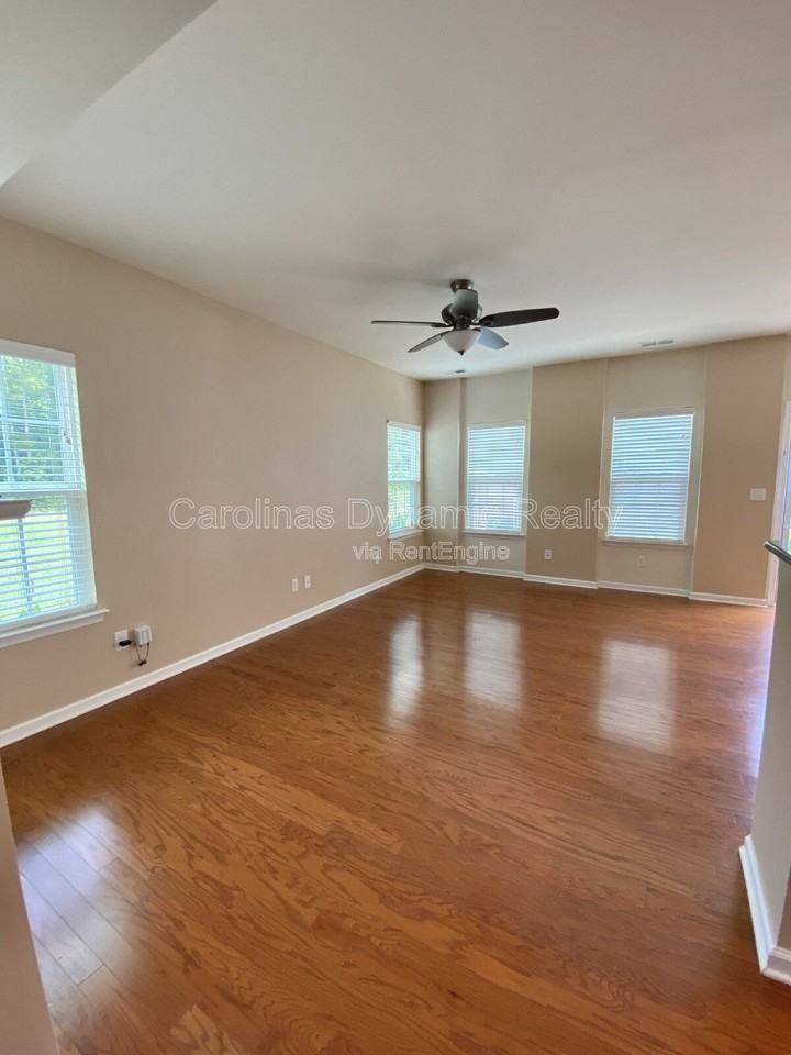 2601 Silverthorn Dr - Photo 6 of 31