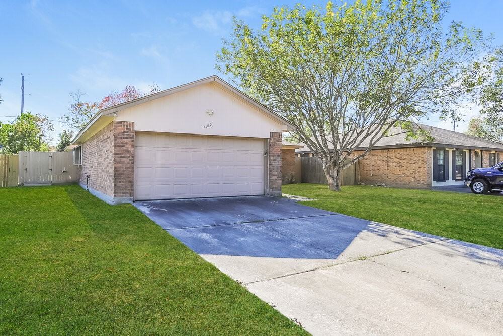 1010 Hickory Post Ct - Photo 3 of 25