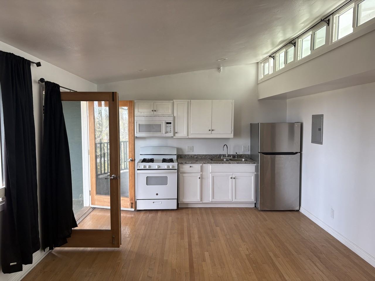 1400 San Remo Dr #1404 - Photo 3 of 8