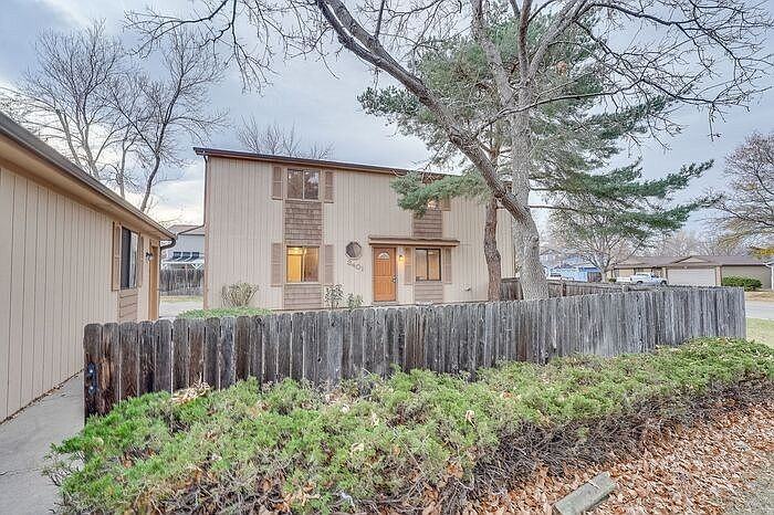 3401 Westminster St - Photo 2 of 37