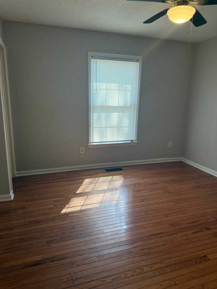 2723 Vestal St - Photo 4 of 9