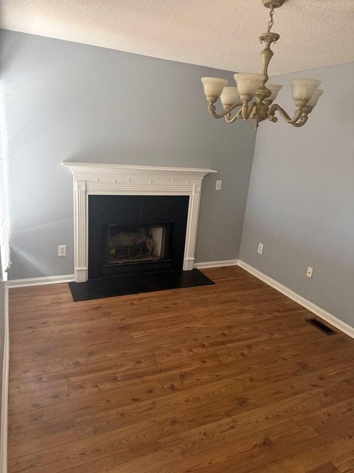 2723 Vestal St - Photo 5 of 9