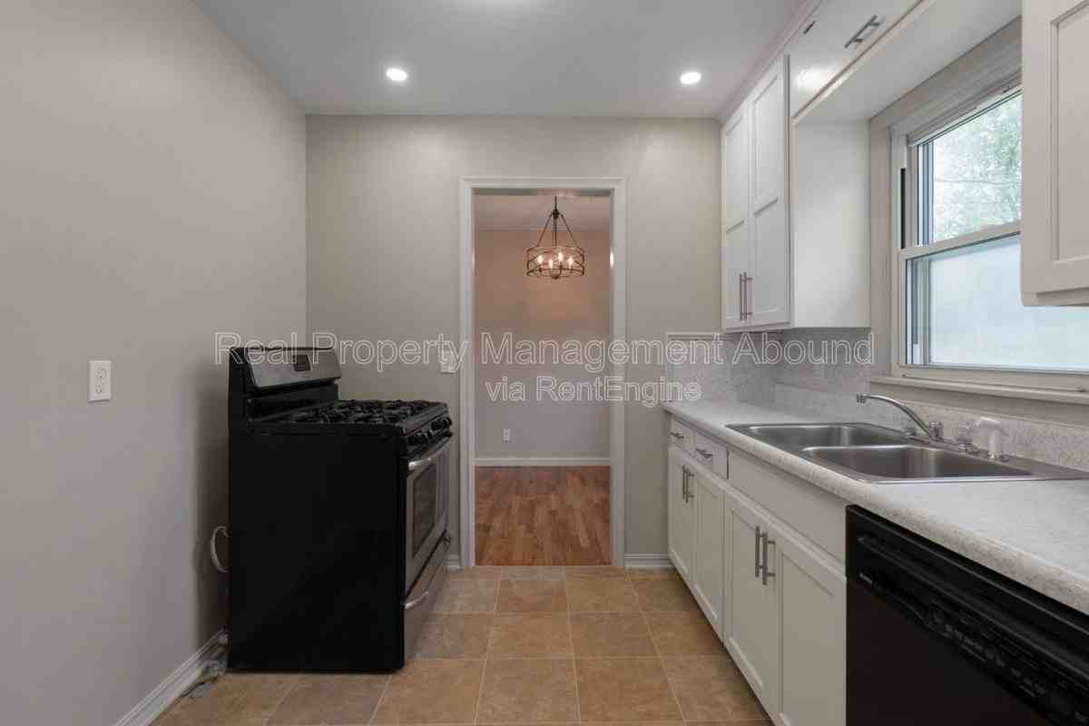 314 N Birch St - Photo 2 of 10