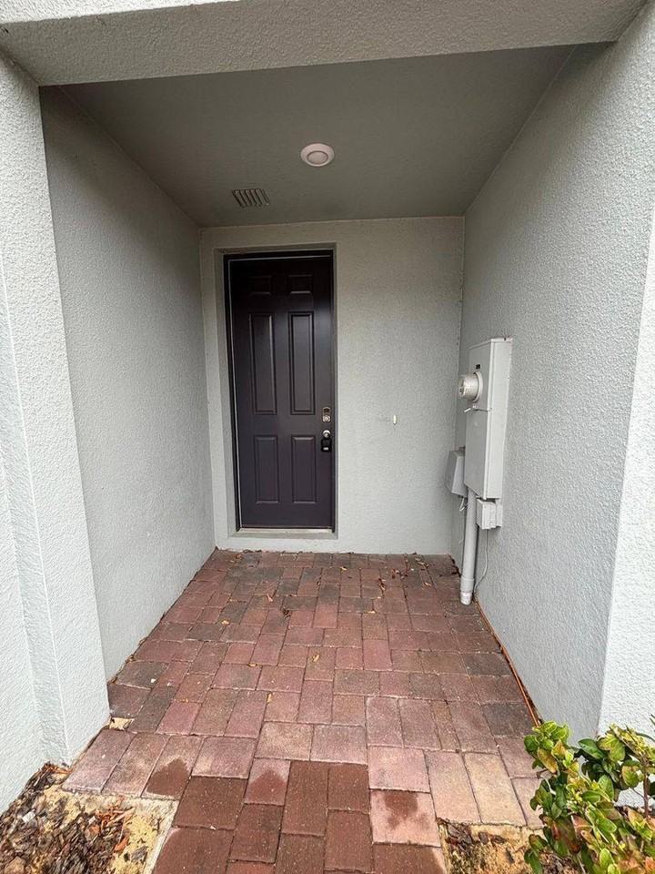 431 Legacy Loop - Photo 2 of 10