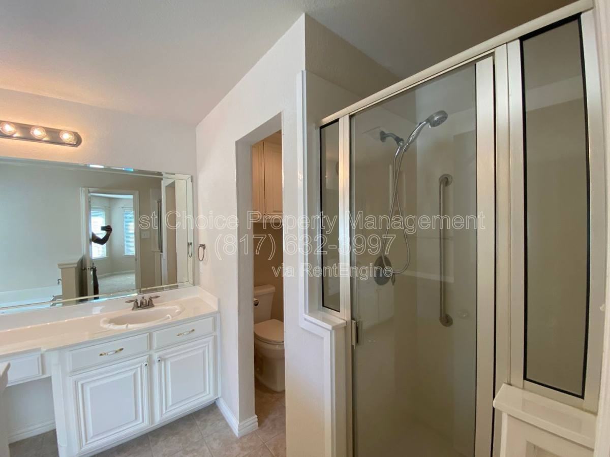 1835 Woodchase Dr - Photo 6 of 10