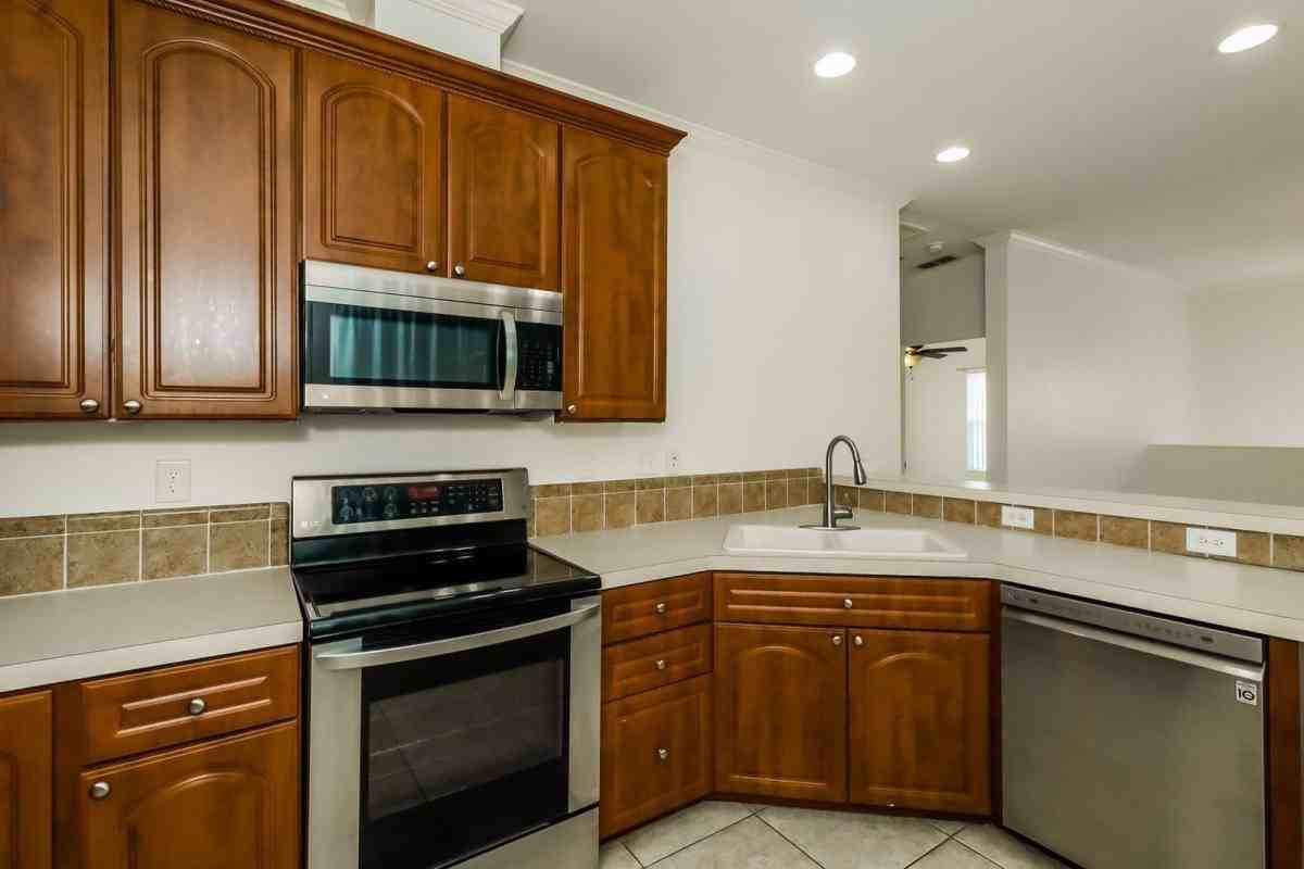 7647 Navigator Ct - Photo 3 of 10