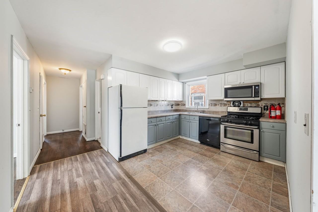 2054 Prospect St - Photo 3 of 17