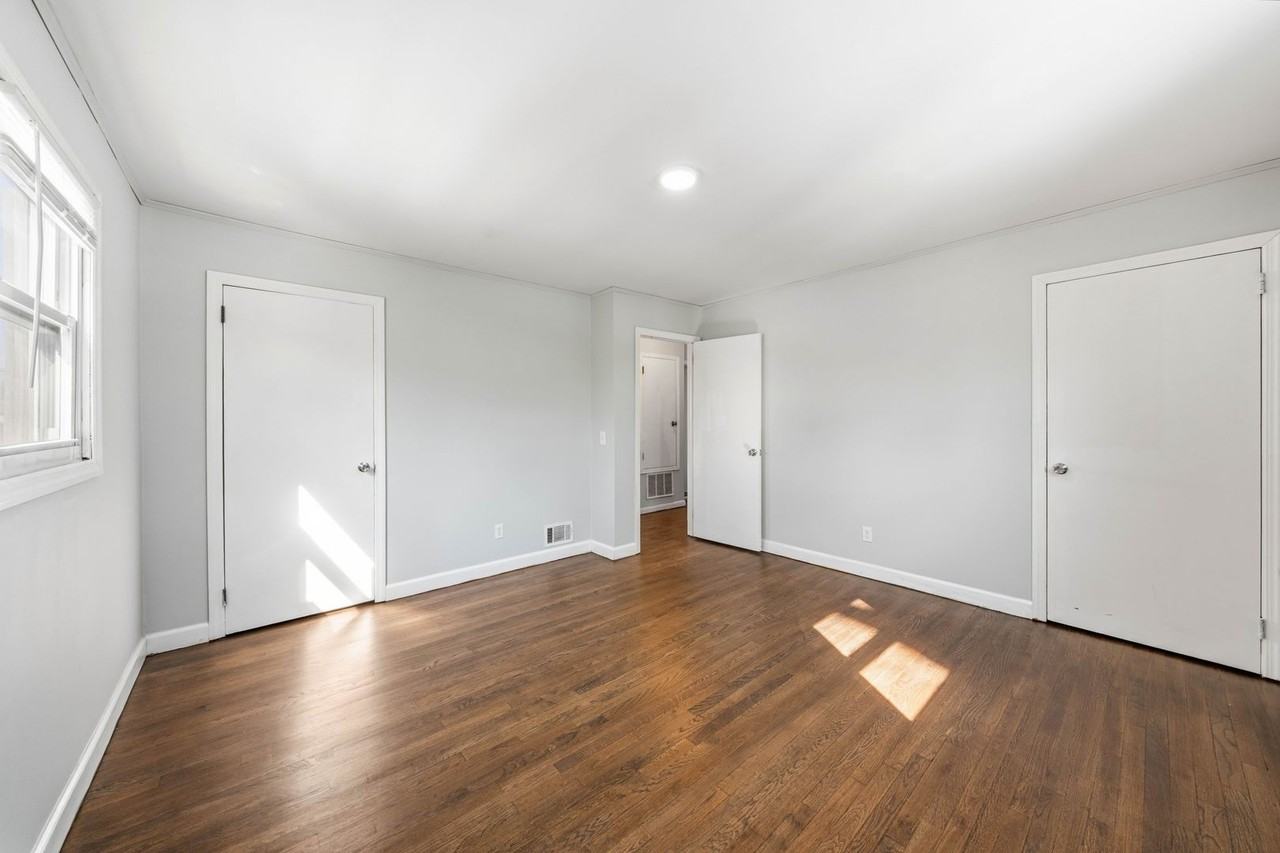 2054 Prospect St - Photo 4 of 17