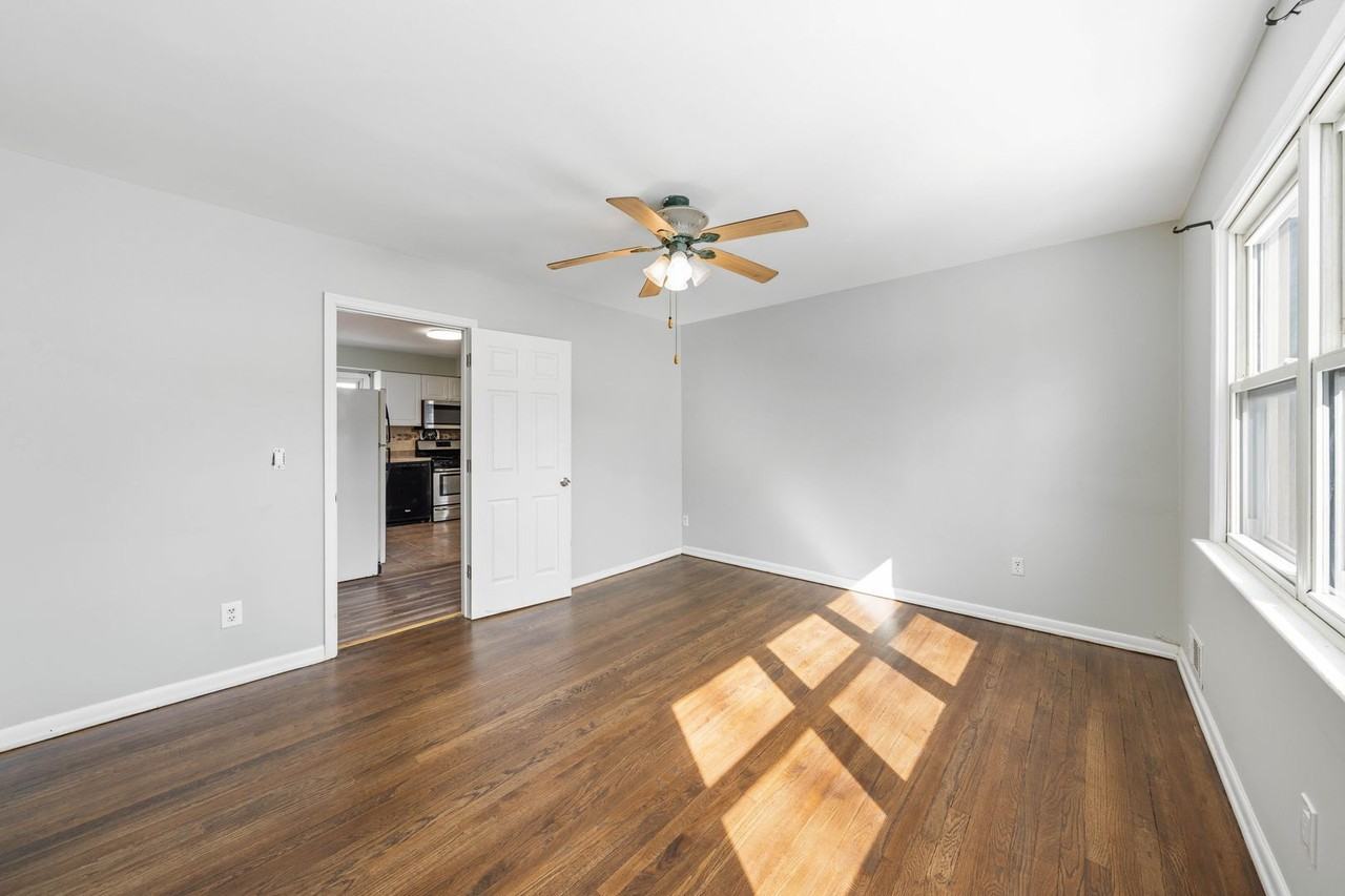 2054 Prospect St - Photo 5 of 17