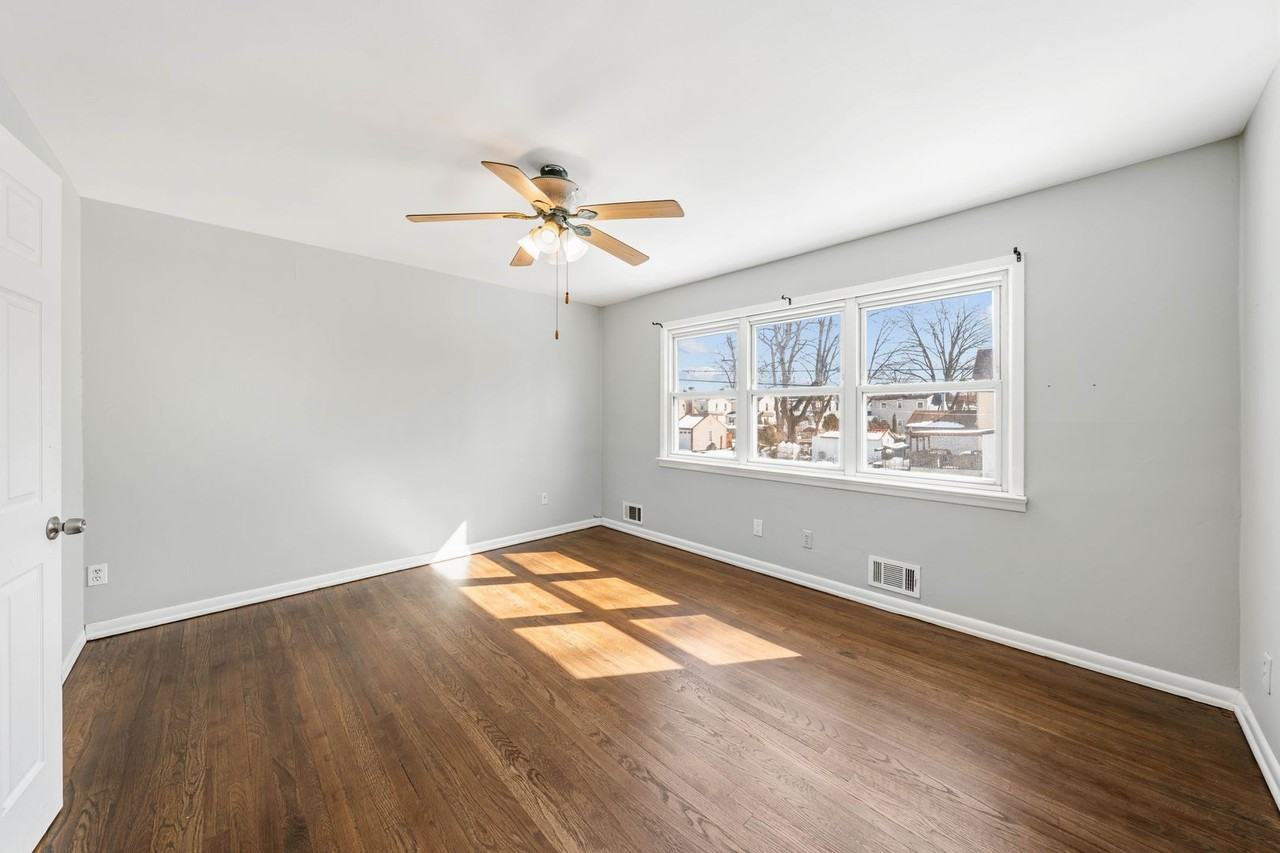 2054 Prospect St - Photo 6 of 17