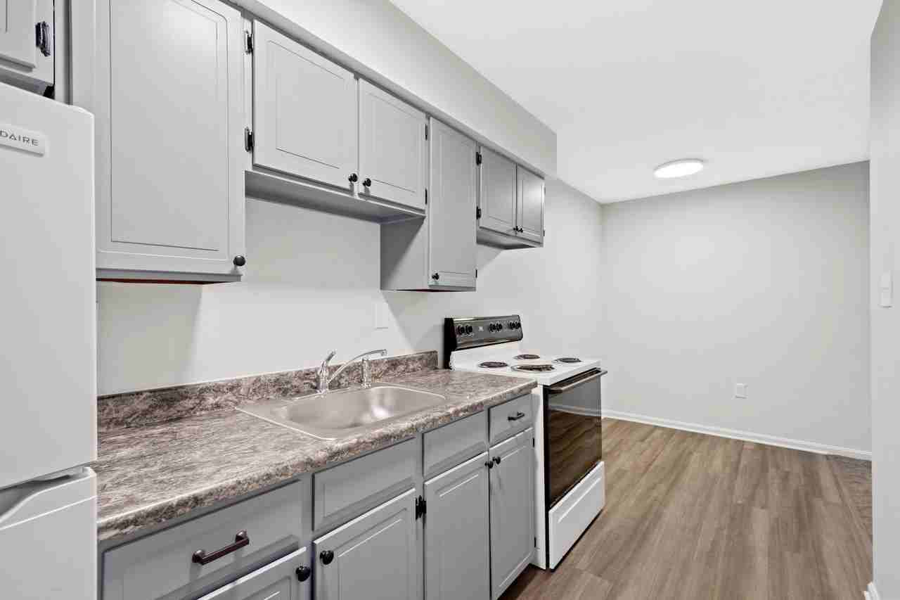 Park IV - Photo 5 of 37