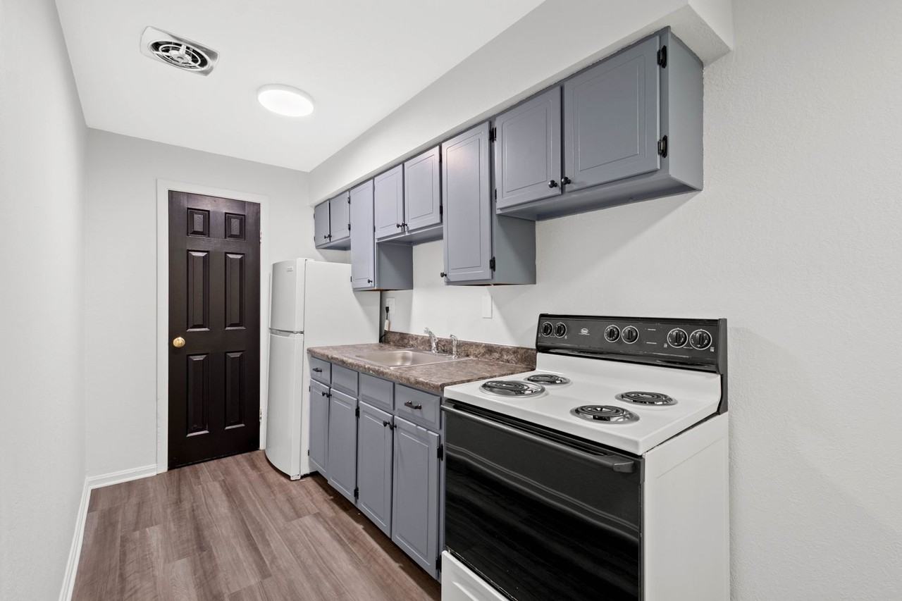 Park IV - Photo 6 of 37