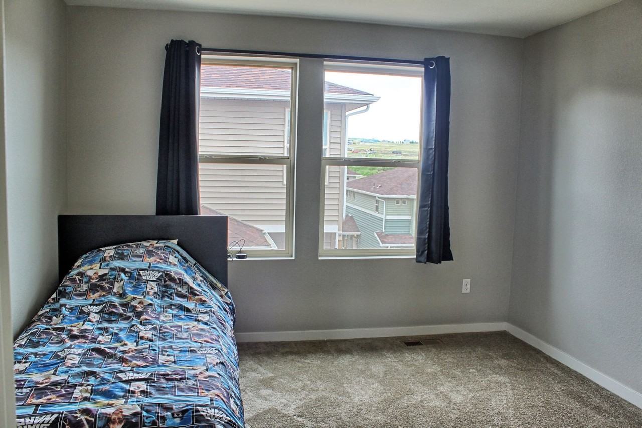 2782 Low Meadow Blvd - Photo 5 of 31