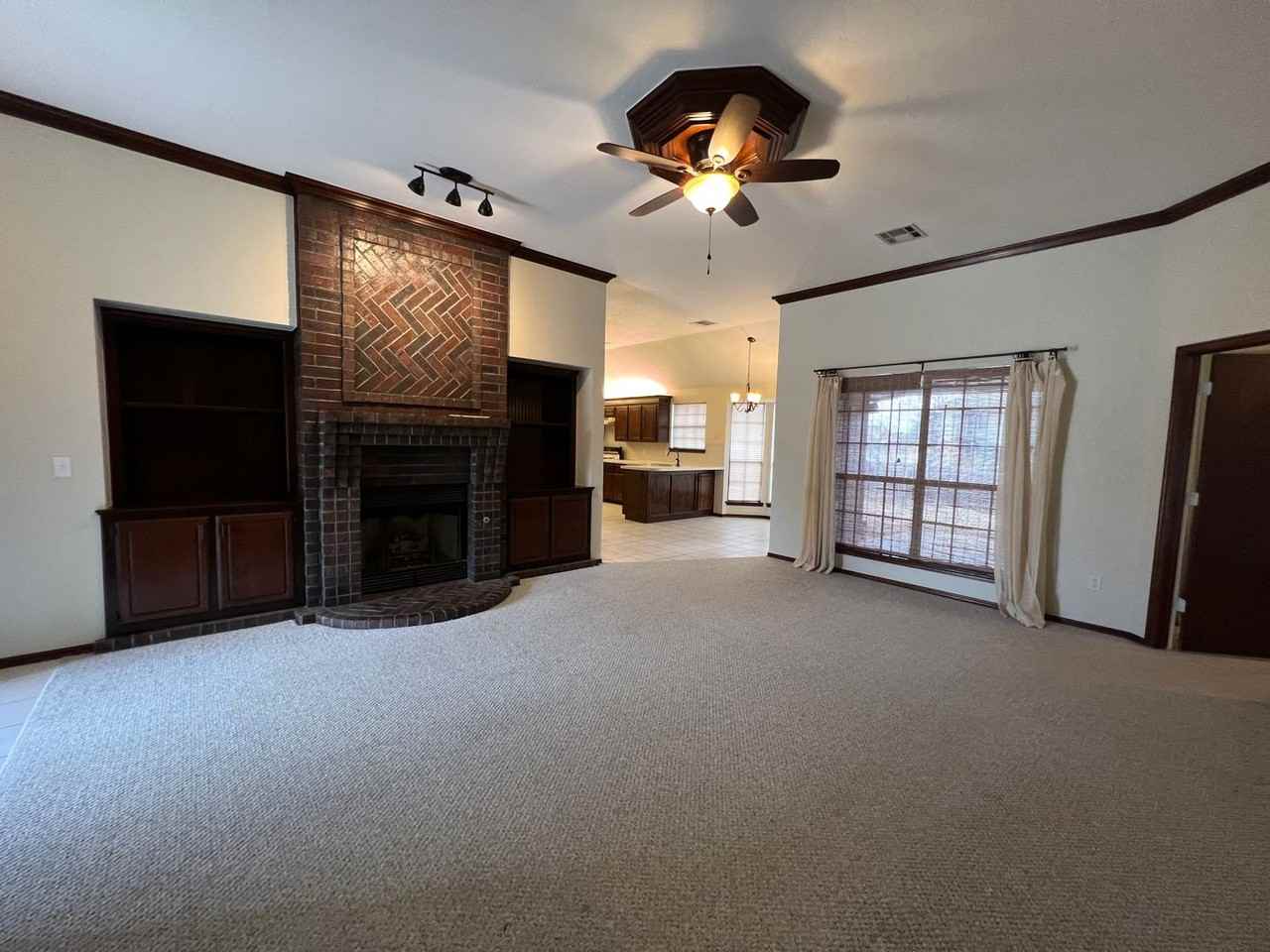 3053 Sw 92nd St - Photo 4 of 20