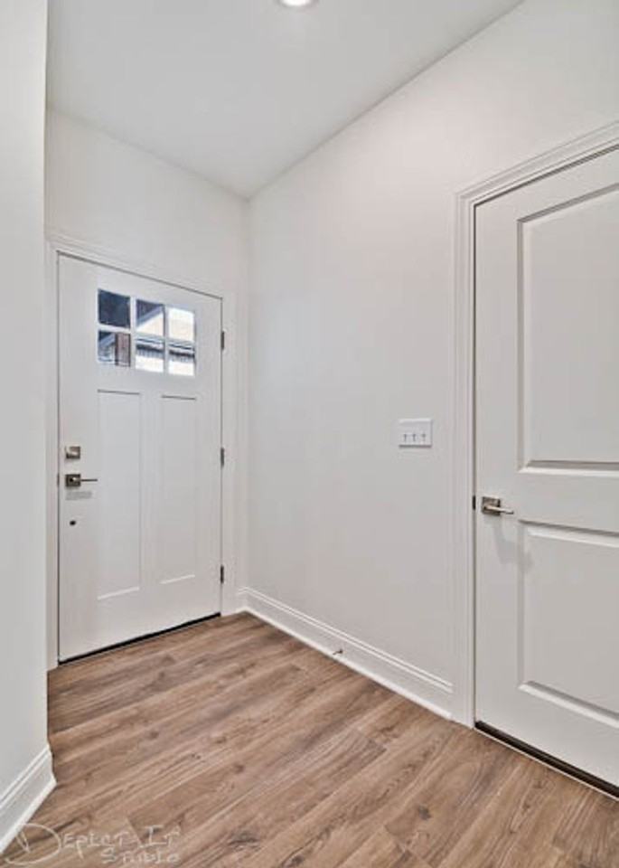 322 Turnberry Ct - Photo 2 of 19