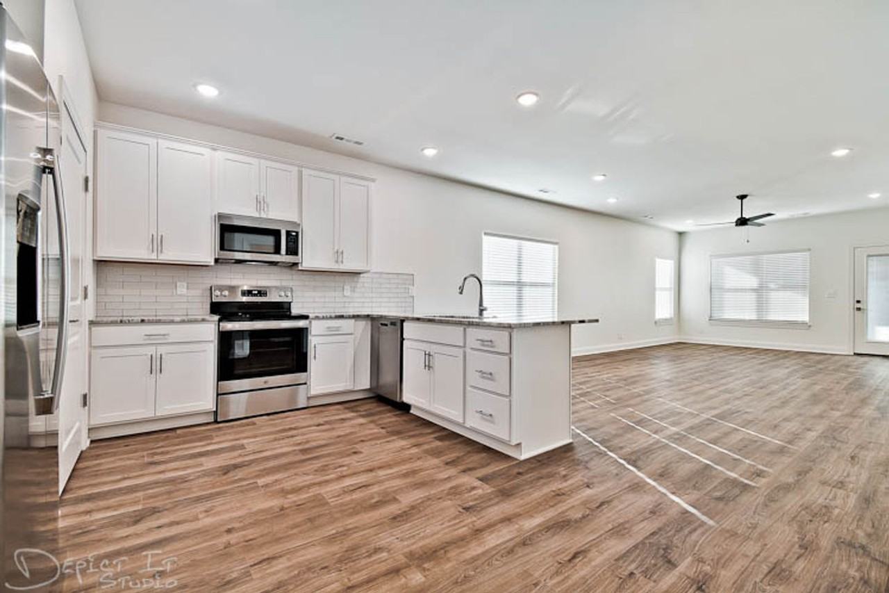 322 Turnberry Ct - Photo 3 of 19