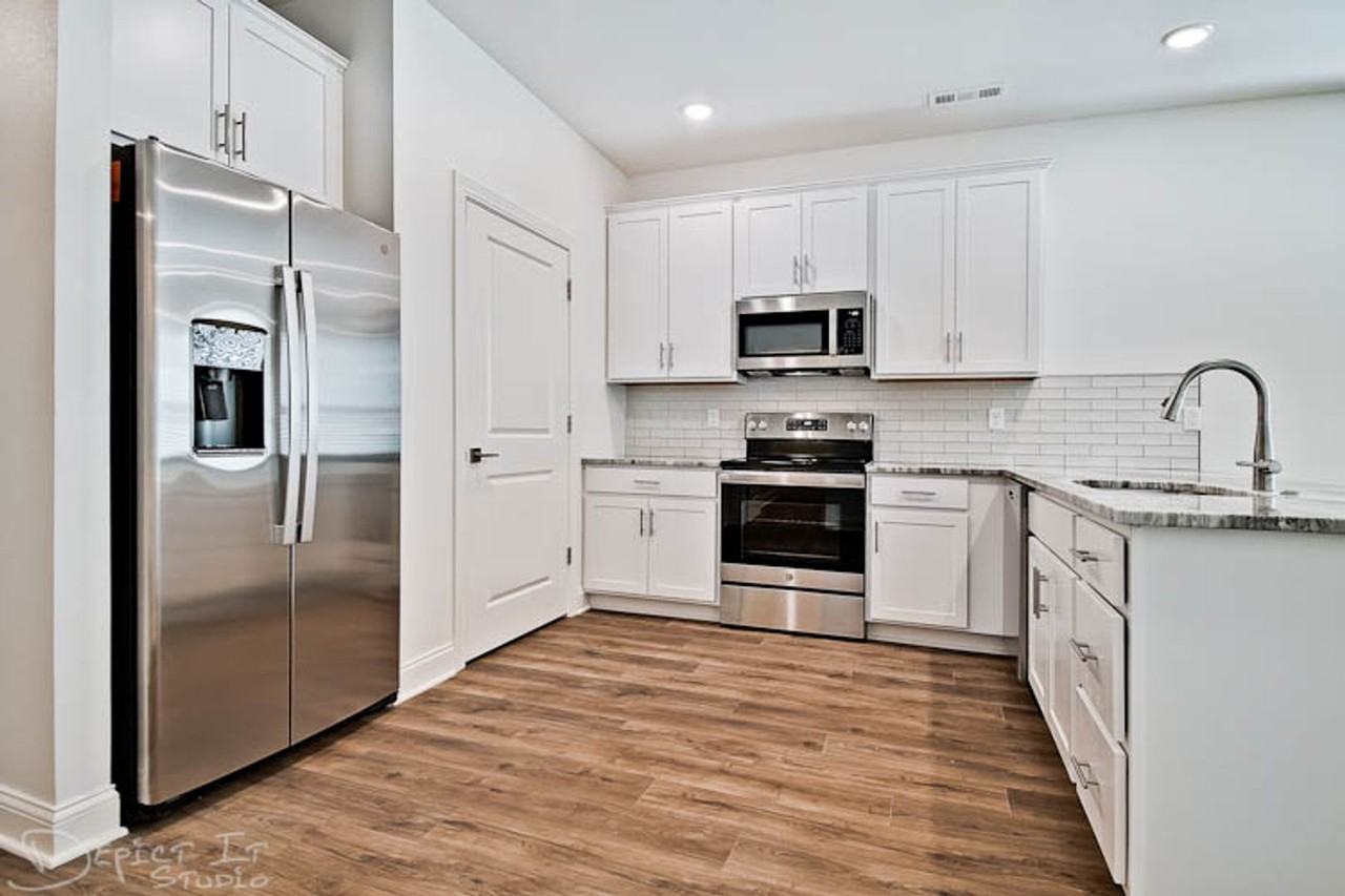 322 Turnberry Ct - Photo 4 of 19