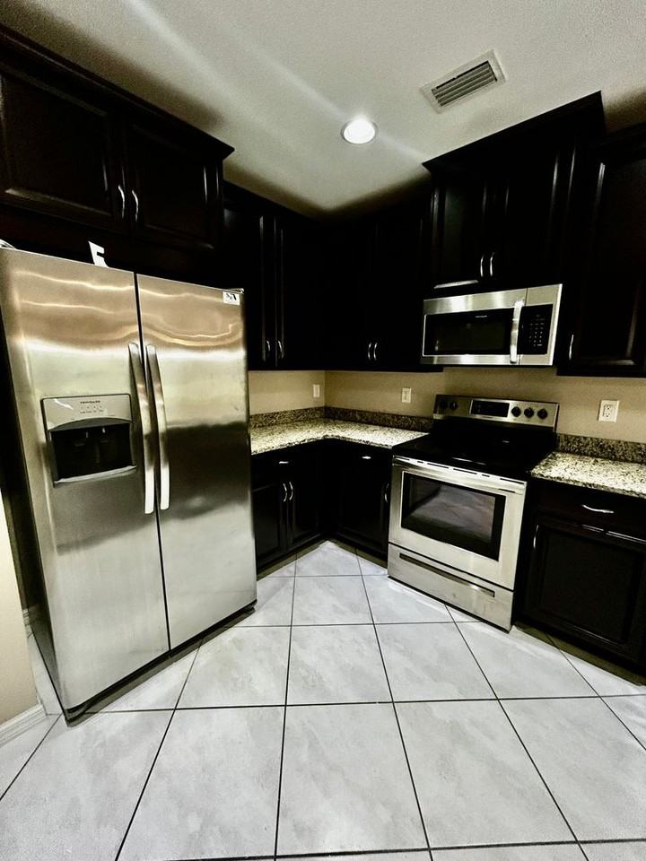 12117 Palm Cove St - Photo 7 of 22