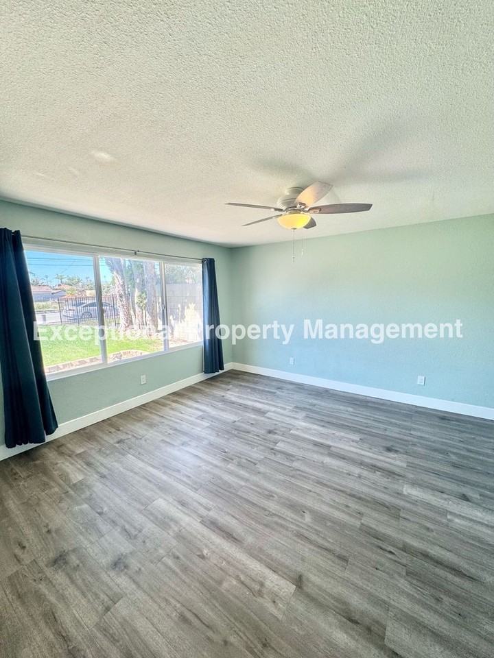 9513 Tamarind Ave - Photo 2 of 22