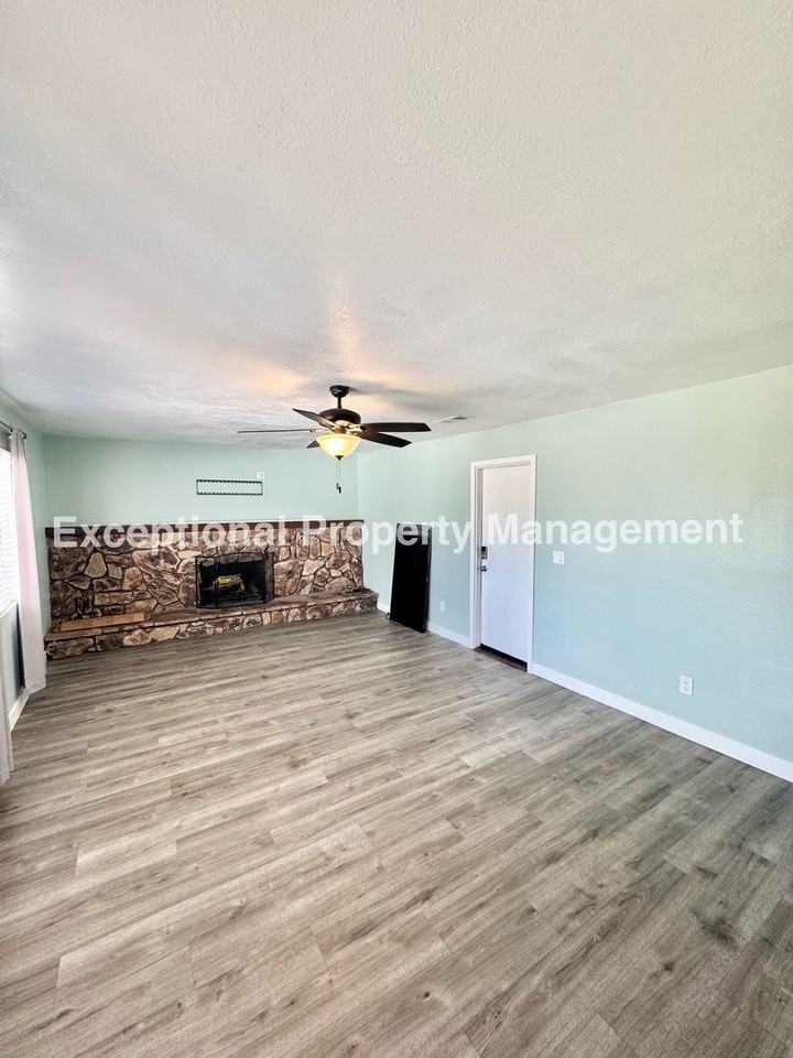 9513 Tamarind Ave - Photo 7 of 22