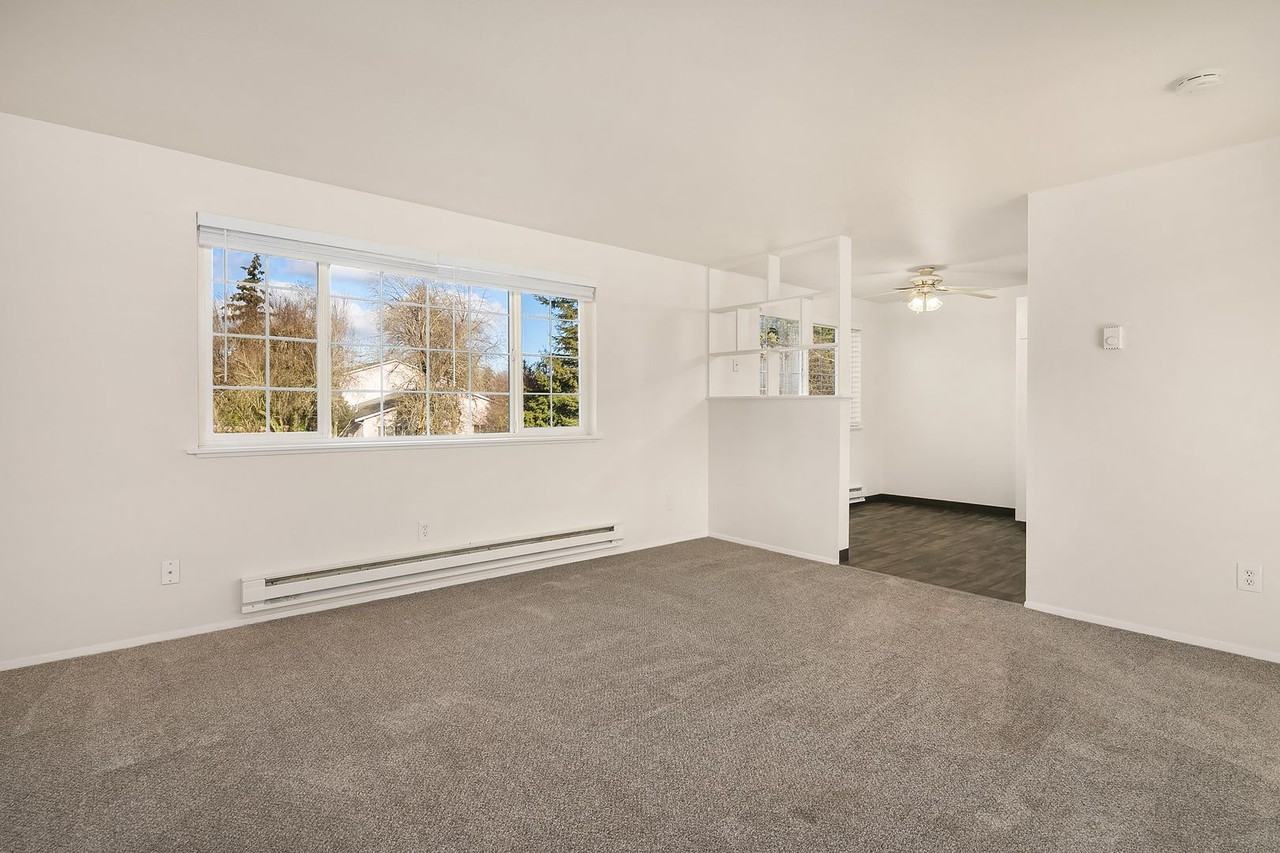 Esquire Apartments - Photo 4 of 10