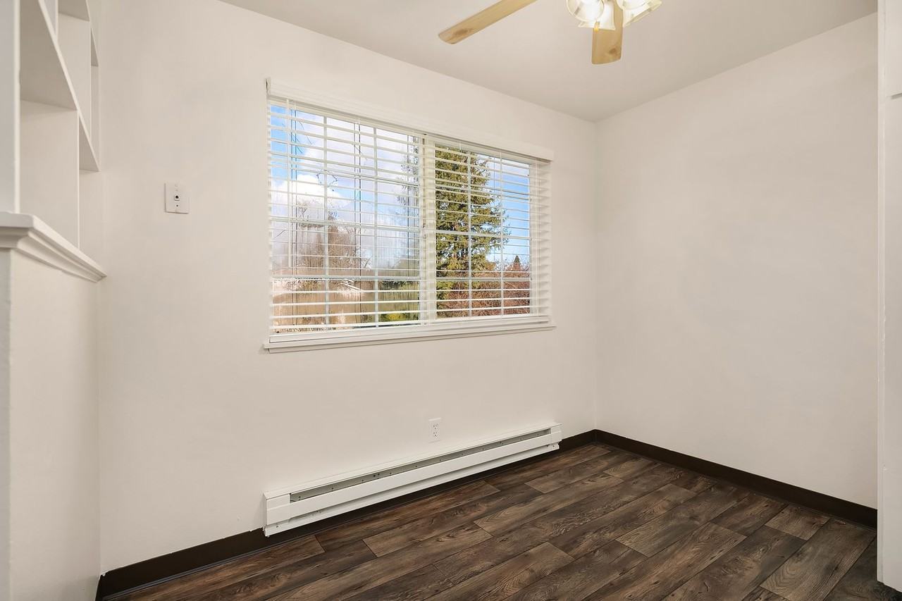 Esquire Apartments - Photo 7 of 10