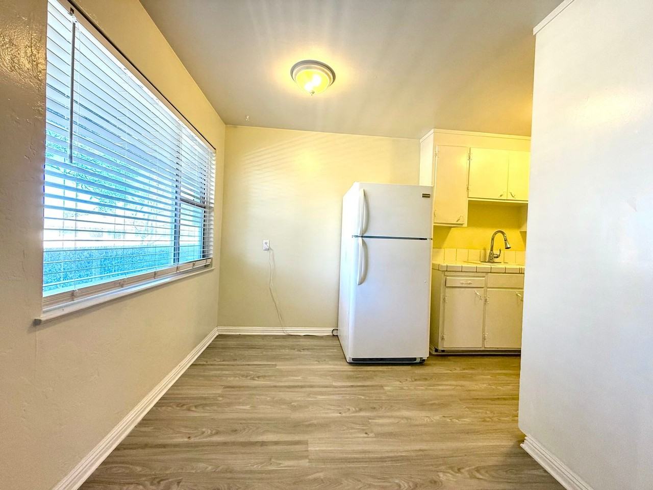 527 E Taylor Ave - Photo 3 of 10