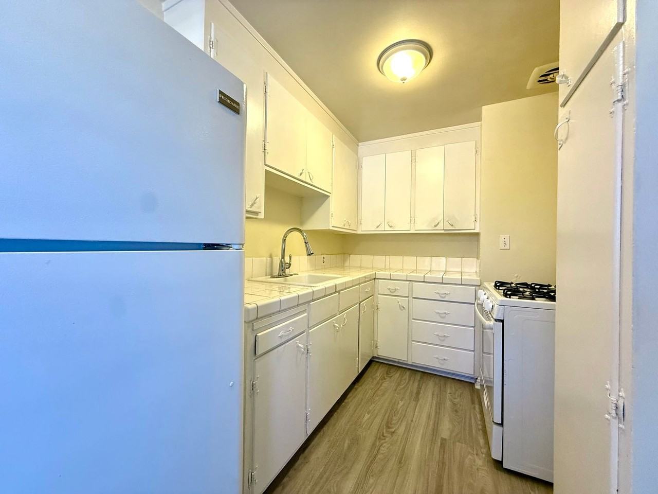 527 E Taylor Ave - Photo 4 of 10