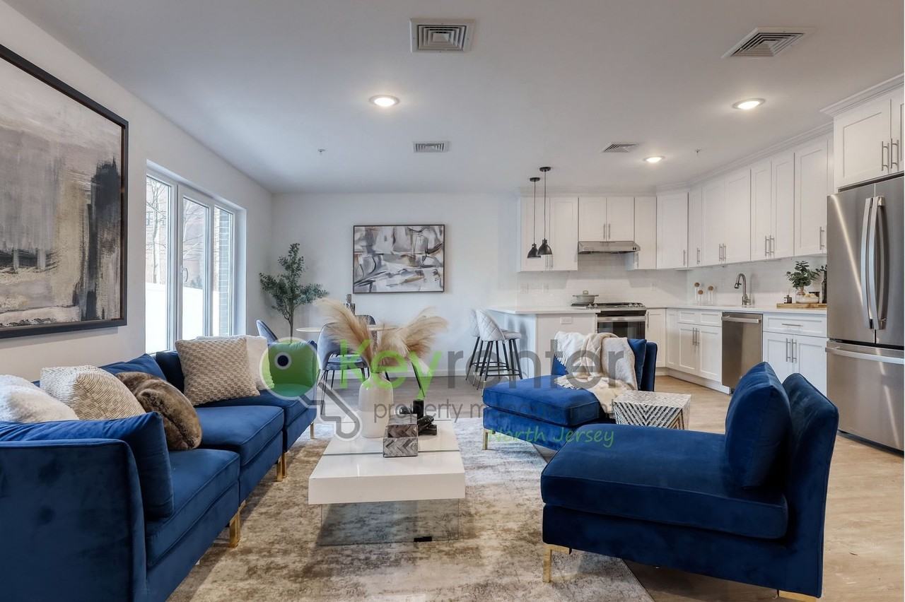 176 Pennington Ave - Photo 3 of 32