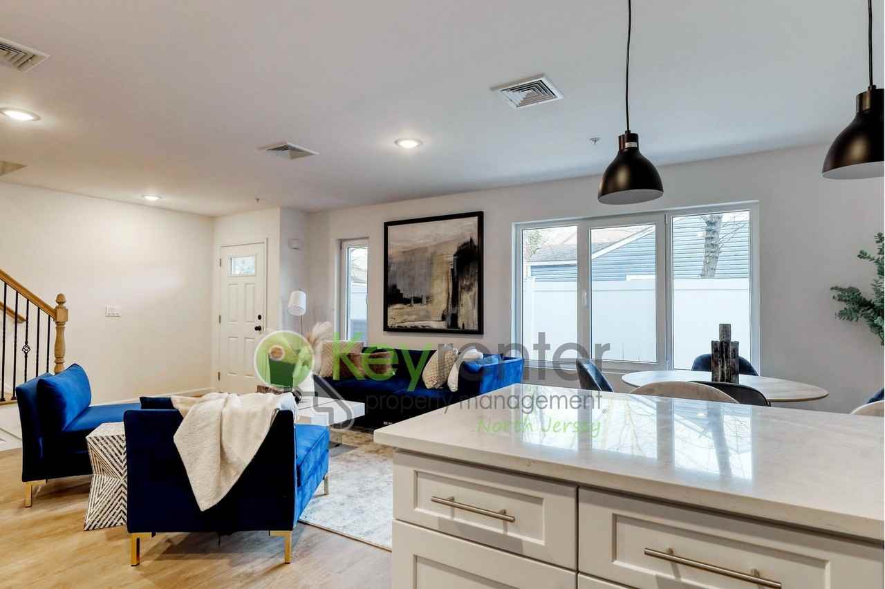 176 Pennington Ave - Photo 6 of 32