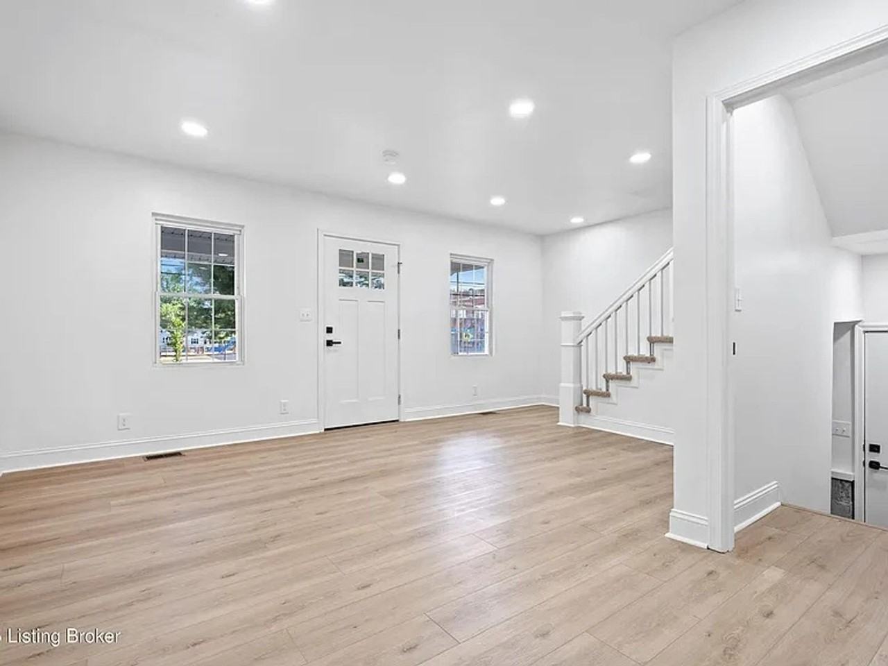 551 Denmark St - Photo 7 of 33