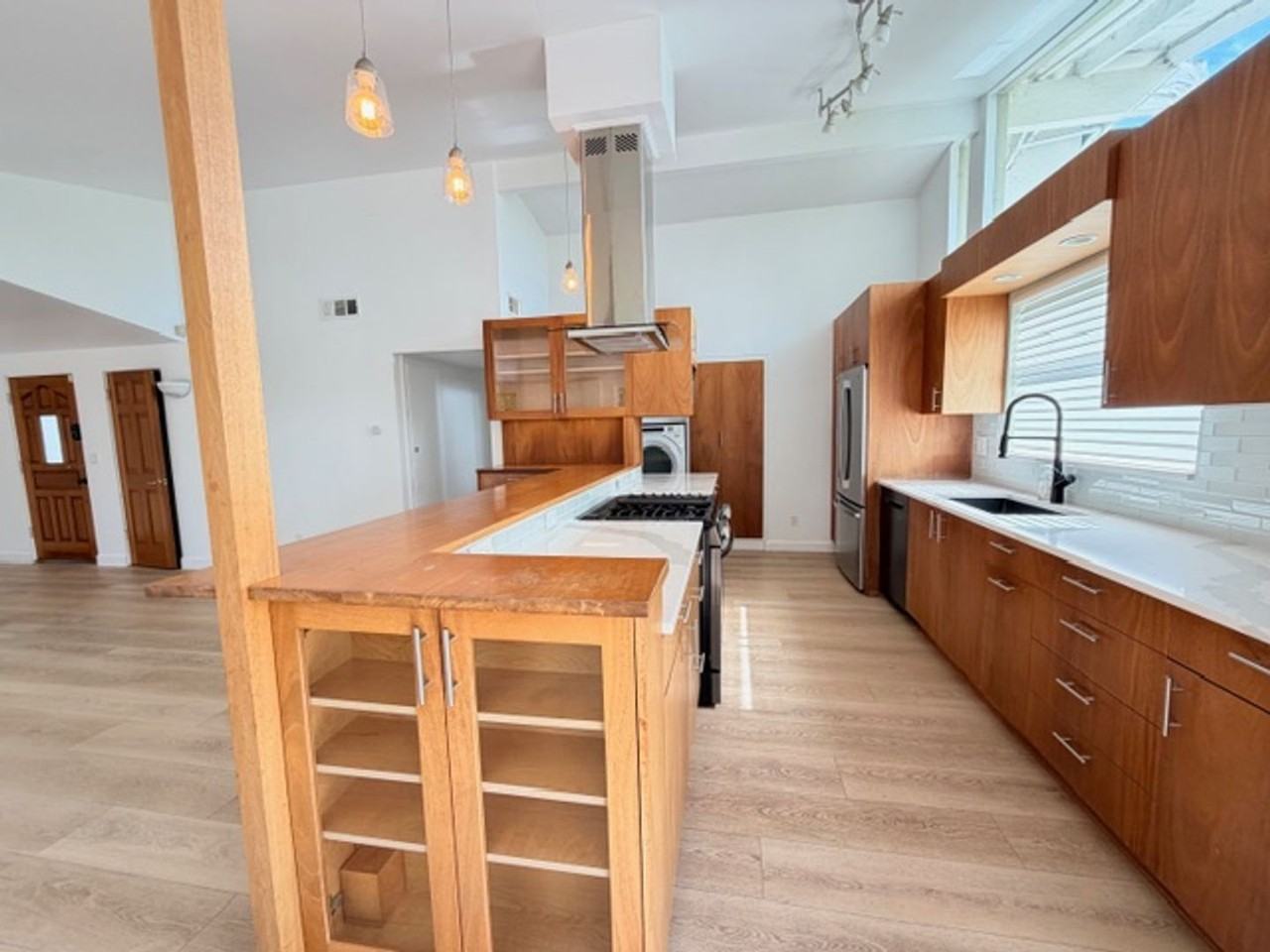 805 Margo St - Photo 5 of 18