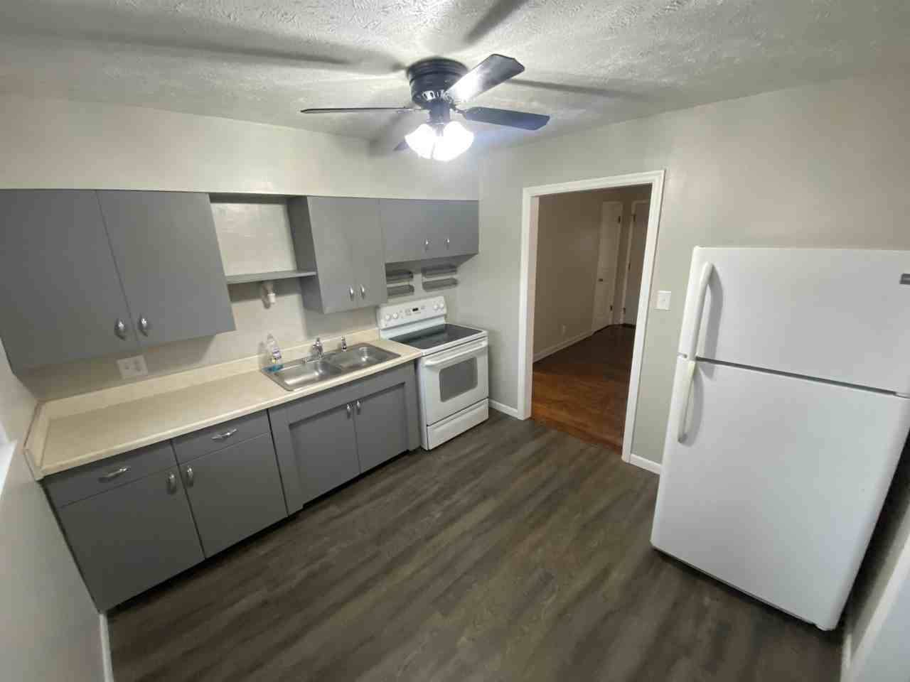 877 Windsor Dr - Photo 6 of 20