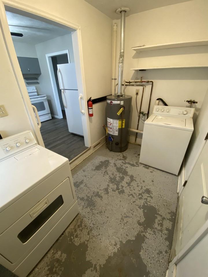 877 Windsor Dr - Photo 5 of 20