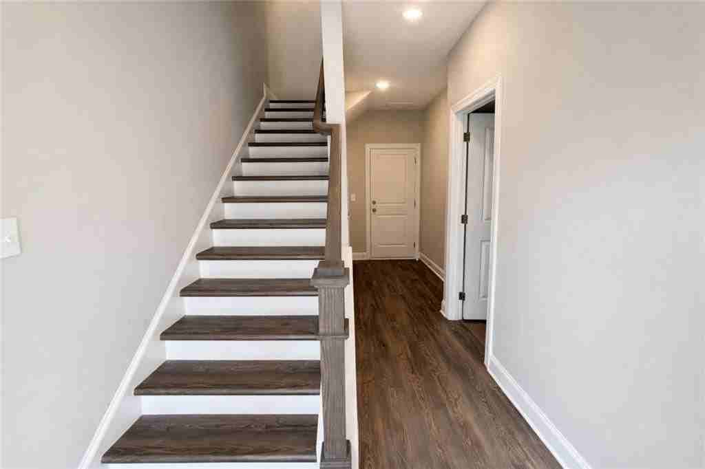 1375 Walking Way Se - Photo 3 of 39